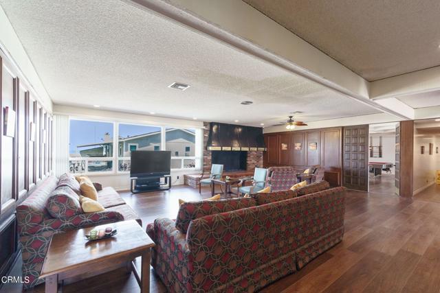 5540 W 5th Street, Oxnard CA: https://media.crmls.org/mediaz/098adb6d-b116-4238-a488-92ea6cd83656.jpg