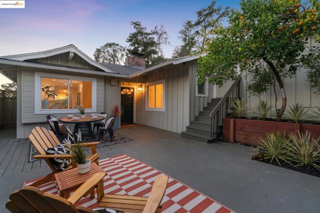 6827 Ridgewood Dr., Oakland CA: https://media.crmls.org/mediaz/098b4260-1d79-42a0-a80f-0e6ac236fc44.jpg