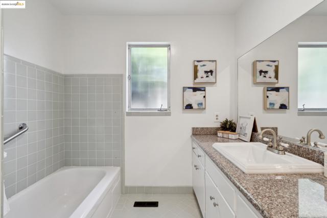 6824 Wilton Dr, Oakland CA: https://media.crmls.org/mediaz/098b4889-2807-4257-a588-bd3aa8e666d1.jpg