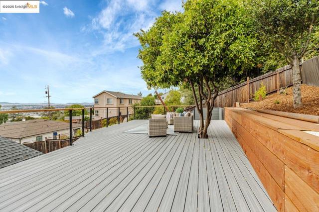 7900 Michigan Ave, Oakland CA: https://media.crmls.org/mediaz/098b76f8-0ce2-42e1-8779-644c034accf3.jpg