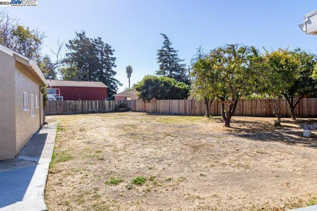 Image 33 of 45 For 15094 Alexandria St