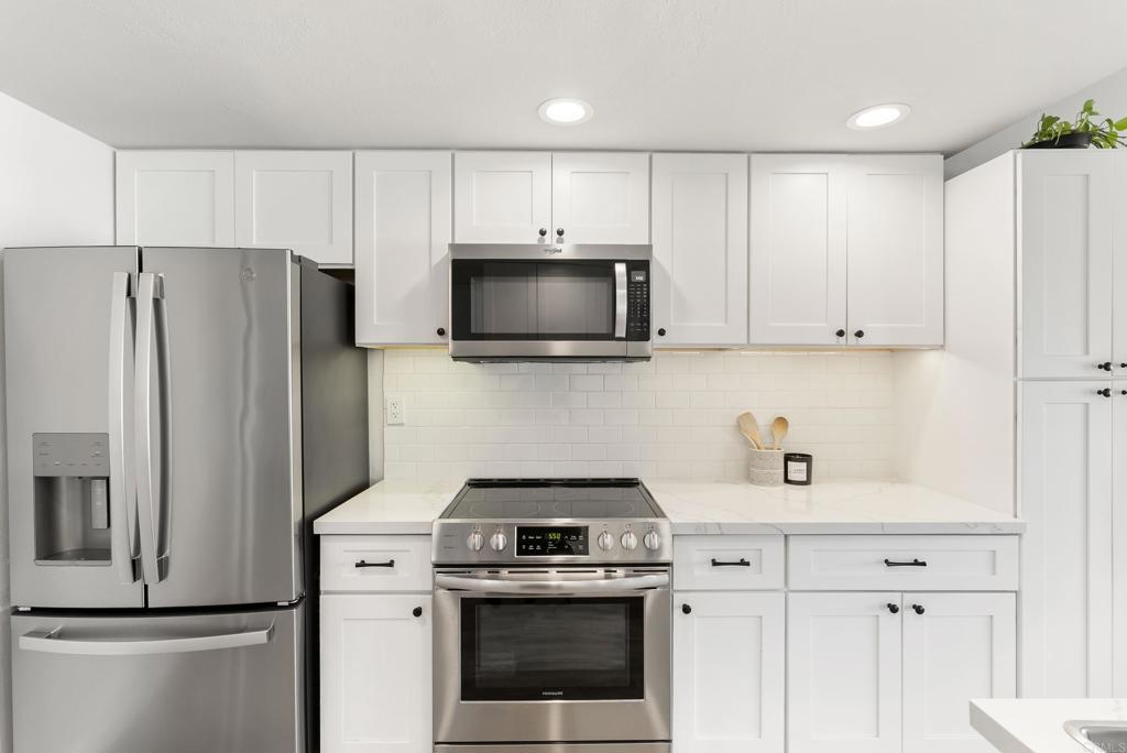 2630 Pirineos Way - photo 17