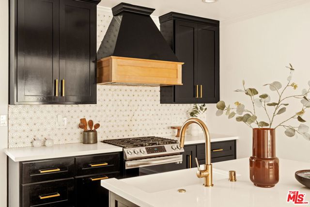 4313 W 59th Street, Los Angeles CA: https://media.crmls.org/mediaz/098ce32d-0d3c-4793-b358-3e9d82a3311d.jpg