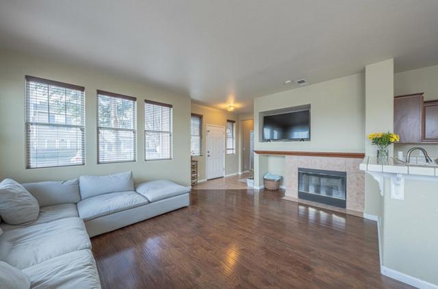 271 Azalea Place, Soledad CA: https://media.crmls.org/mediaz/098d6d29-6d2d-49f3-9d8b-118da6a8d6ee.jpg