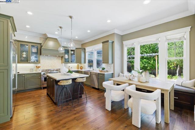 16741 Loma St, Los Gatos CA: https://media.crmls.org/mediaz/098dd05a-88c4-4d98-a289-5088e4b462f6.jpg