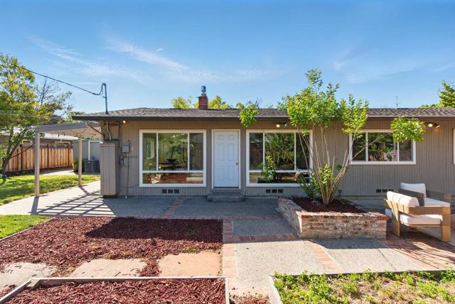 341 Linfield Drive, Menlo Park CA: https://media.crmls.org/mediaz/098df0dd-1128-4db6-b1d8-31cb5413d03d.jpg