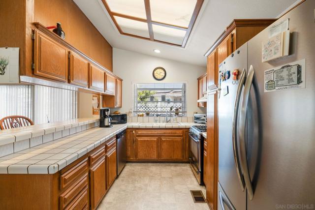 2010 W San Marcos Blvd, San Marcos CA: https://media.crmls.org/mediaz/098f5a74-10e6-4847-b355-d1bdde1d3c77.jpg