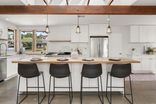 Detail Gallery Image 20 of 64 For 3235 Donna Dr, Carlsbad,  CA 92008 - 4 Beds | 2 Baths