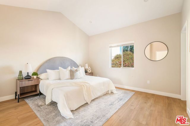 1016 S Bundy Drive, Los Angeles CA: https://media.crmls.org/mediaz/099072dc-ccef-4d7f-8007-0f18d3b41363.jpg