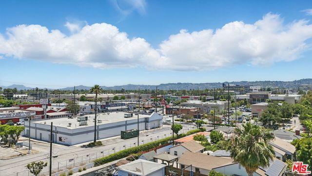 6230 Peach Avenue, Van Nuys CA: https://media.crmls.org/mediaz/09909006-fb57-42c3-a600-d3861dc00326.jpg