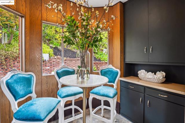 80 Oak Ridge Rd, Berkeley CA: https://media.crmls.org/mediaz/09912877-e1b5-42fa-a667-d70e1f24ae91.jpg