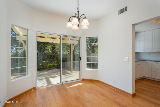 140 Windrose Drive, Newbury Park CA: https://media.crmls.org/mediaz/09915e36-8789-43be-bd8f-c7123a434fa8.jpg