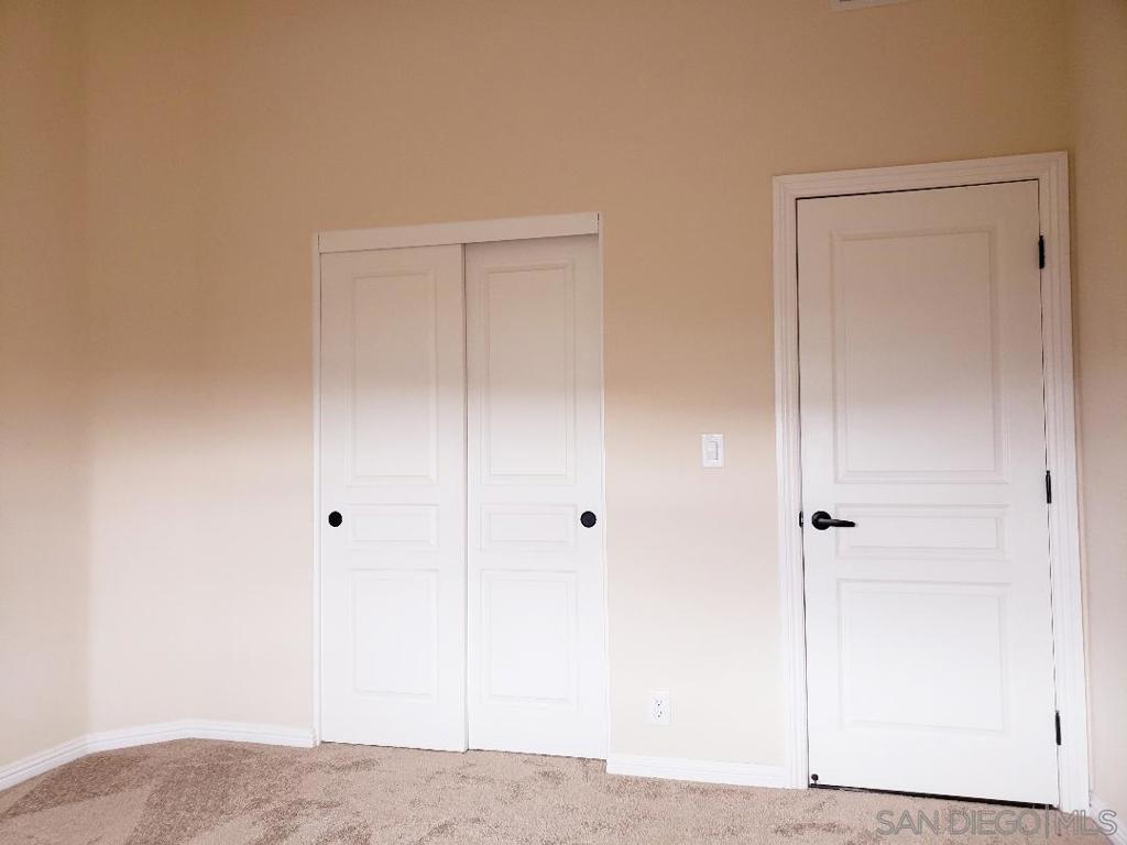 https://media.crmls.org/mediaz/09916e1e-e4c1-4253-a973-44980116c2c9.jpg?preset=X-Large