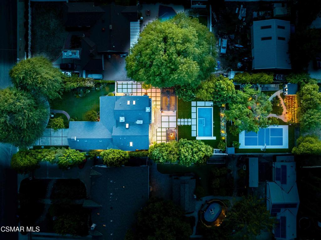 https://media.crmls.org/mediaz/09916fc3-32ce-452c-9f52-5ee1f77e3656.jpg?preset=X-Large