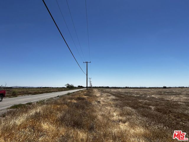 89 W Avenue A, Lancaster CA: https://media.crmls.org/mediaz/0991b9dd-c871-4598-9332-a55fd5def5fe.jpg