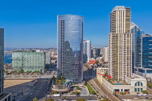 700 W E St, San Diego CA: https://media.crmls.org/mediaz/0992617e-17eb-45b0-bb7f-a2629aa6ad9f.jpg