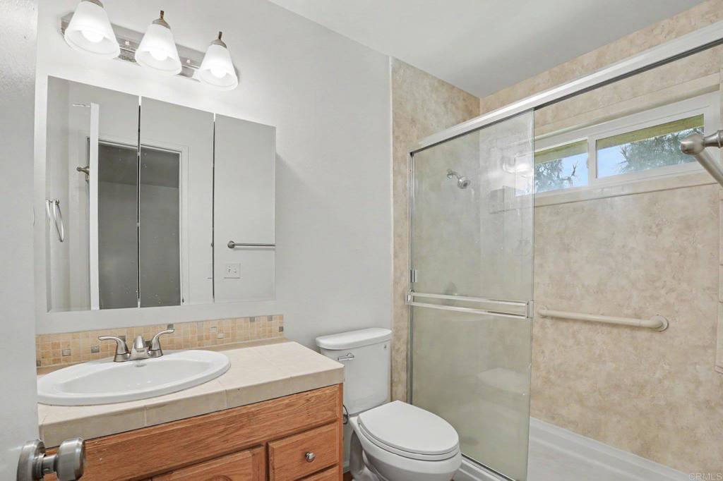 https://media.crmls.org/mediaz/0992f367-c620-495b-9979-fc2182f7e4a6.jpg?preset=X-Large