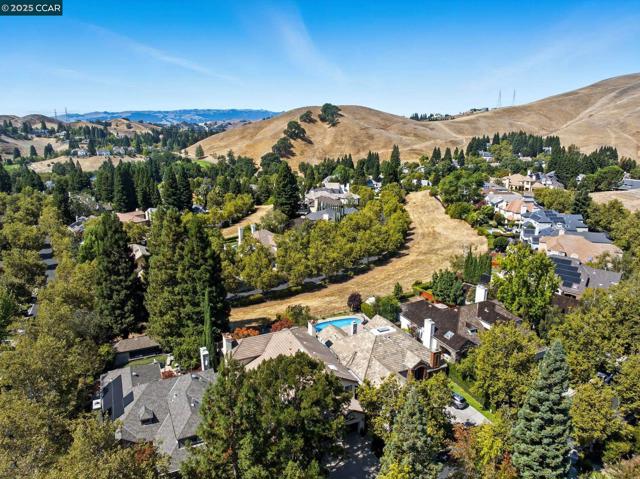4355 Quail Run Ln, Danville CA: https://media.crmls.org/mediaz/099309d0-a4de-4097-ae4f-67819d01bf50.jpg