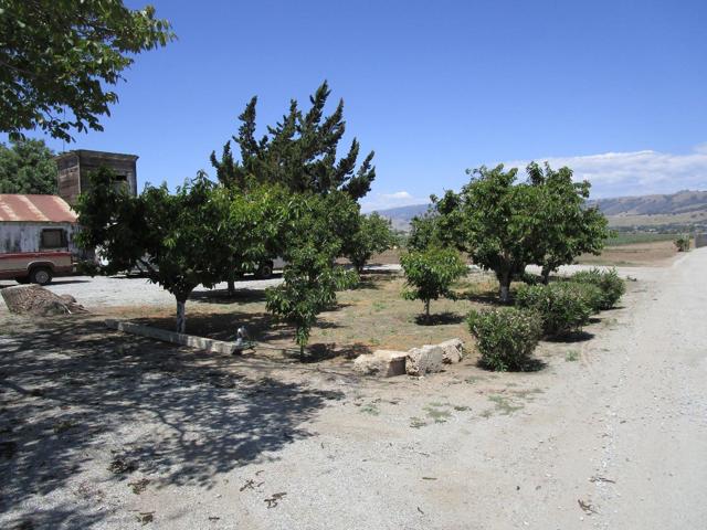 2025 Pacheco Pass Highway, Gilroy, California 95020, ,Multi-Family,For Sale,Pacheco Pass,ML81613619