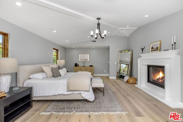 6888 Alta Vista Drive, Rancho Palos Verdes CA: https://media.crmls.org/mediaz/0994622f-8a53-41c9-bcb8-53b17f46437b.jpg