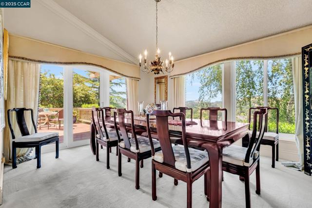 117 Alta Mesa Ct, Moraga CA: https://media.crmls.org/mediaz/0994937d-906e-45b7-817e-df8f11bddaf1.jpg