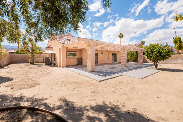 40670 Posada Court, Palm Desert CA: https://media.crmls.org/mediaz/09949b57-adca-42d2-a172-3b5b3c210141.jpg