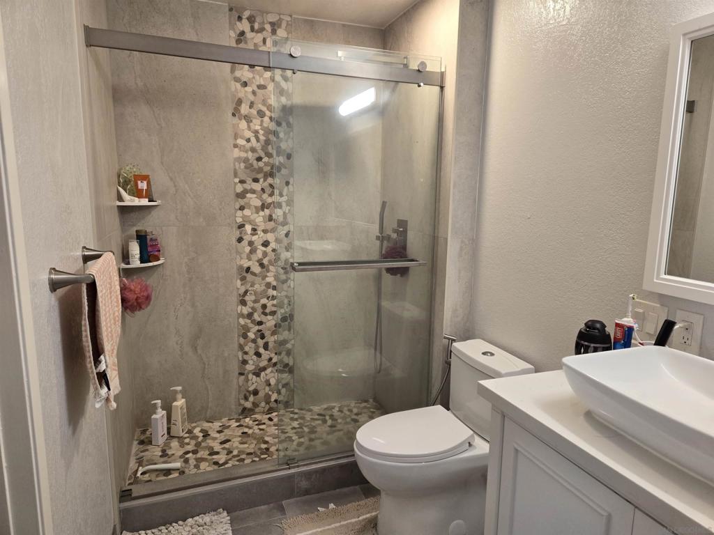 https://media.crmls.org/mediaz/09960e12-b8b5-4ecf-969e-f78a0675b9bd.jpg?preset=X-Large