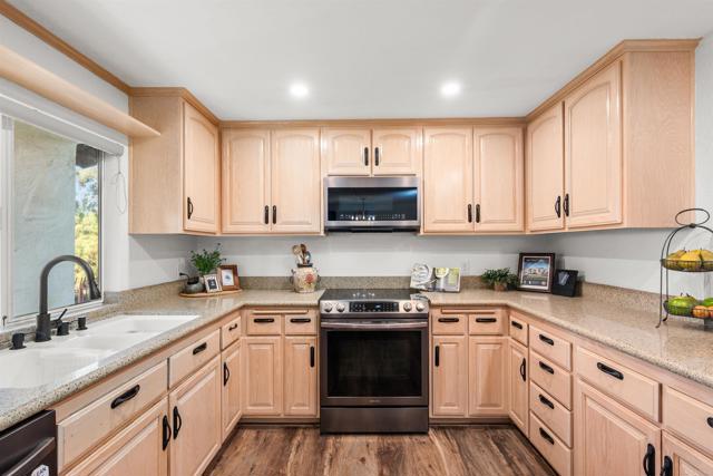 Detail Gallery Image 16 of 65 For 3870 Avenida San Miguel, Bonita,  CA 91902 - 3 Beds | 2/1 Baths