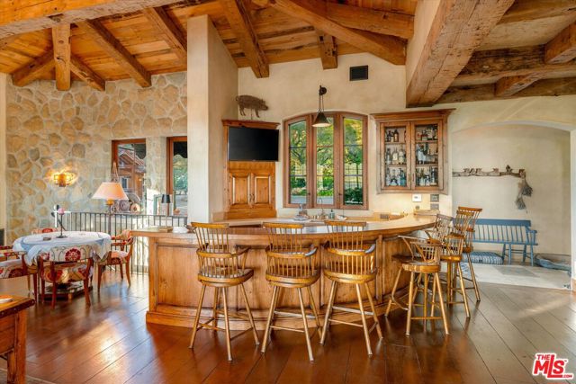 1915 Monte Alegre Drive, Carpinteria CA: https://media.crmls.org/mediaz/09962b21-8671-403d-b126-60b059e922f0.jpg