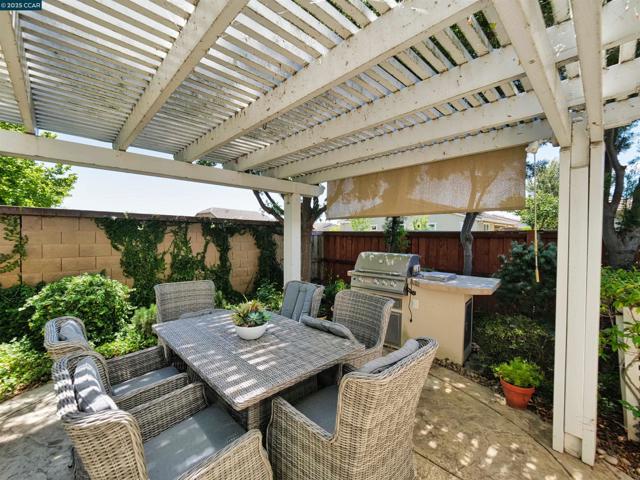 335 Suez Canal Lane, Sacramento CA: https://media.crmls.org/mediaz/0996b765-5851-4f36-96da-0d6b45ace2cf.jpg