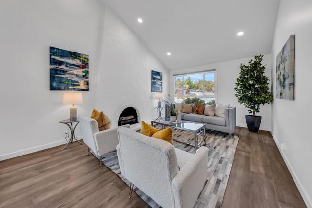 6 Whitecliff Court, San Mateo CA: https://media.crmls.org/mediaz/099706aa-b750-42e5-b4b1-e1664014562b.jpg