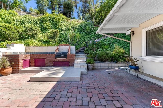 23264 Calvert Street, Woodland Hills CA: https://media.crmls.org/mediaz/09977dee-8fd1-4549-abb0-b46510765b60.jpg