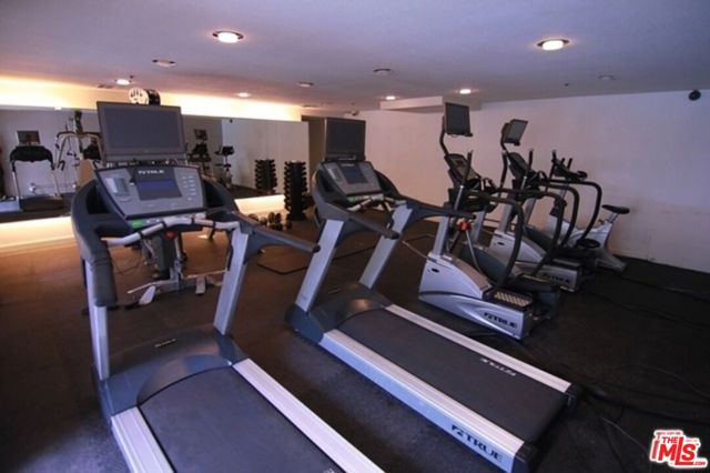 939 Palm Avenue, West Hollywood CA: https://media.crmls.org/mediaz/0997e2b6-965f-477a-b3b0-5c8c99c71cbe.jpg