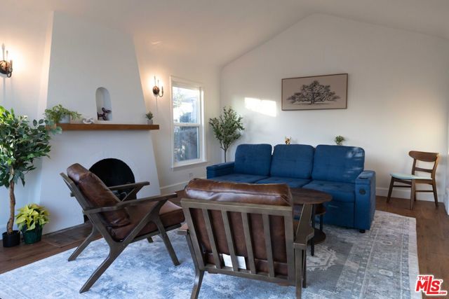 4925 W 20th Street, Los Angeles CA: https://media.crmls.org/mediaz/099898fc-81f6-446f-8ff5-ac3fe2618bc4.jpg
