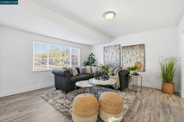 1035 Orange st, Concord CA: https://media.crmls.org/mediaz/0998a291-032f-425c-a96c-dfe6dfc5dccd.jpg