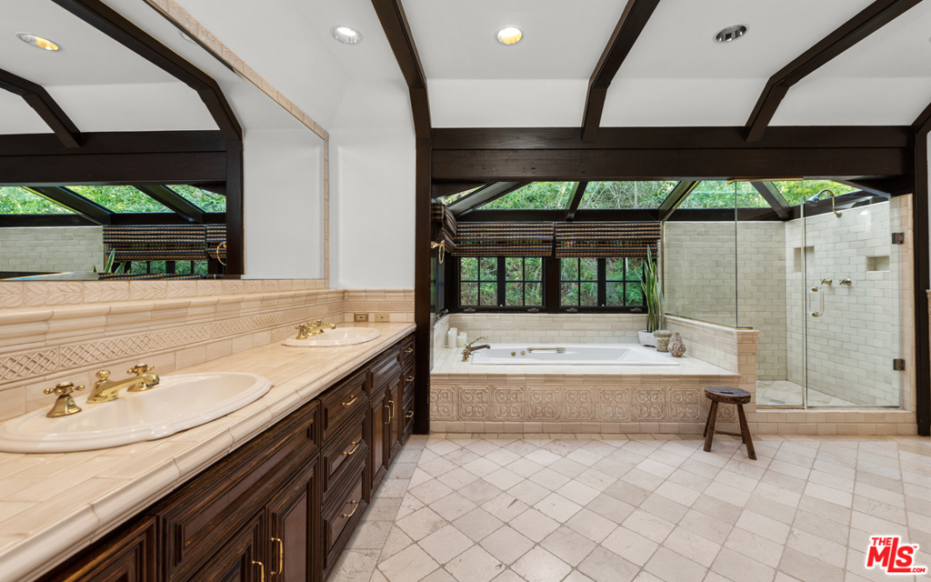 2781 Benedict Canyon Drive