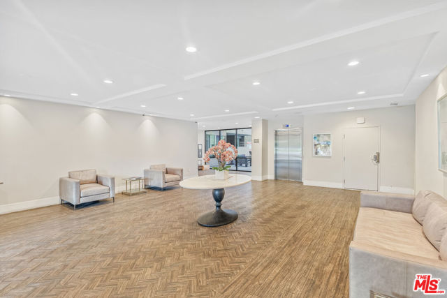 12115 San Vicente Boulevard, Los Angeles CA: https://media.crmls.org/mediaz/09991e0e-9d06-4333-afe0-f106afe3182a.jpg