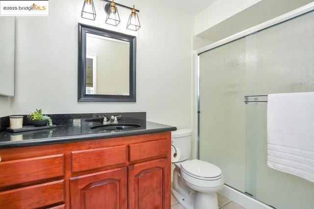 2587 Oak Rd, Walnut Creek CA: https://media.crmls.org/mediaz/09998fb1-2a1c-4cb5-8b03-f187d86f89cc.jpg