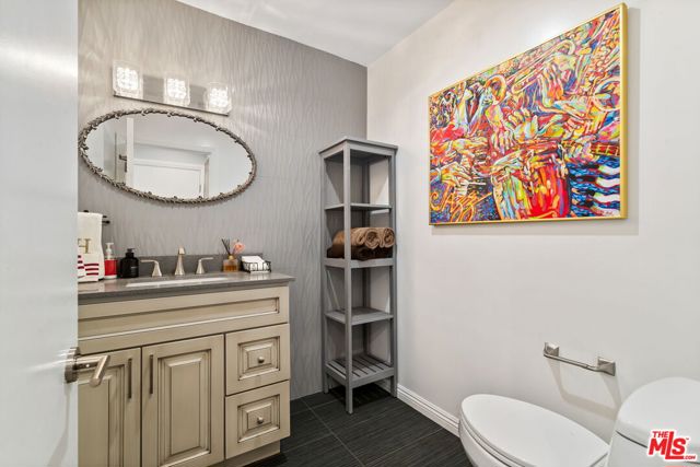 436 Levering Avenue, Los Angeles CA: https://media.crmls.org/mediaz/0999a3cc-0852-4fab-93e4-f6c108c23c7d.jpg