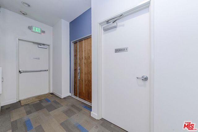 105 S Mariposa Avenue, Los Angeles CA: https://media.crmls.org/mediaz/0999a5c5-05b0-4613-9fd8-15b502ba2a08.jpg