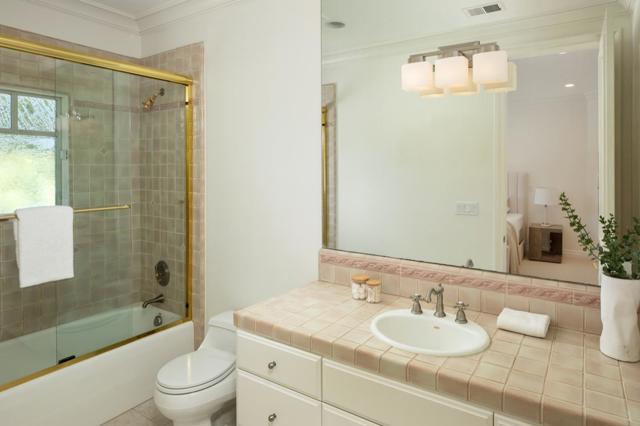 68 Almendral Avenue, Atherton CA: https://media.crmls.org/mediaz/0999dda6-64ae-4b31-8b2e-fd94b2932ec2.jpg