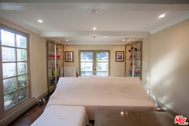 3501 Caribeth Drive, Encino CA: https://media.crmls.org/mediaz/099afc55-a037-4ffd-89b1-74766a3dffa4.jpg
