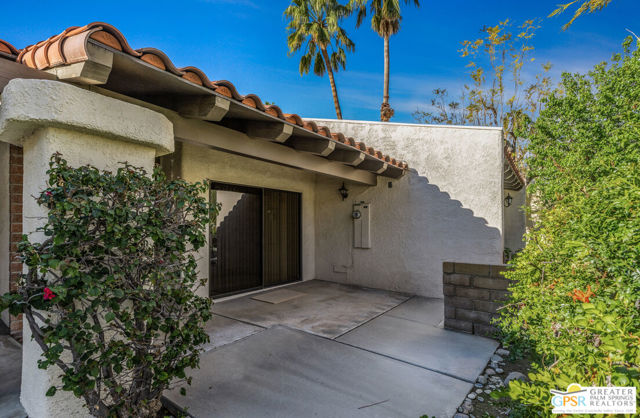 1557 Redford Drive, Palm Springs, California 92264, 3 Bedrooms Bedrooms, ,2 BathroomsBathrooms,Condominium,For Sale,Redford,24398815