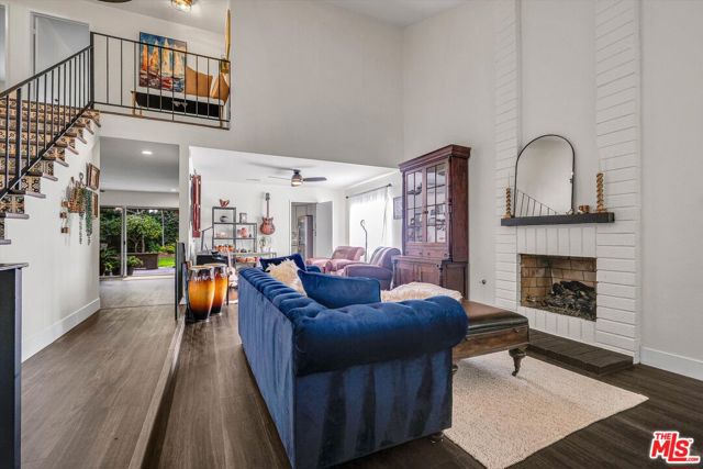 16424 Bubbling View Circle, Cerritos CA: https://media.crmls.org/mediaz/099c1626-b8e2-4ea3-9b96-325c025820ee.jpg