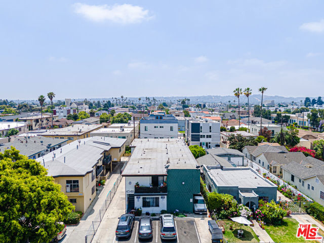 4546 W 17th Street, Los Angeles CA: https://media.crmls.org/mediaz/099c5b4c-5d66-49f9-9802-fe4fa2c7d806.jpg