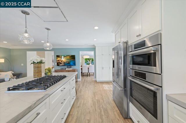 9461 Thunderbird Pl, San Ramon CA: https://media.crmls.org/mediaz/099c6f13-1bca-45ec-b9df-0c7180ff0d2e.jpg