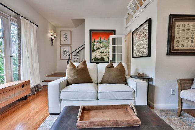 751 G Avenue, Coronado CA: https://media.crmls.org/mediaz/099ce990-ec03-424d-8aad-f7052e450a14.jpg