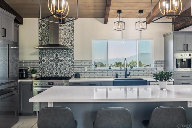 Detail Gallery Image 8 of 72 For 4814 Rushville Ln, La Mesa,  CA 91941 - 5 Beds | 2/1 Baths