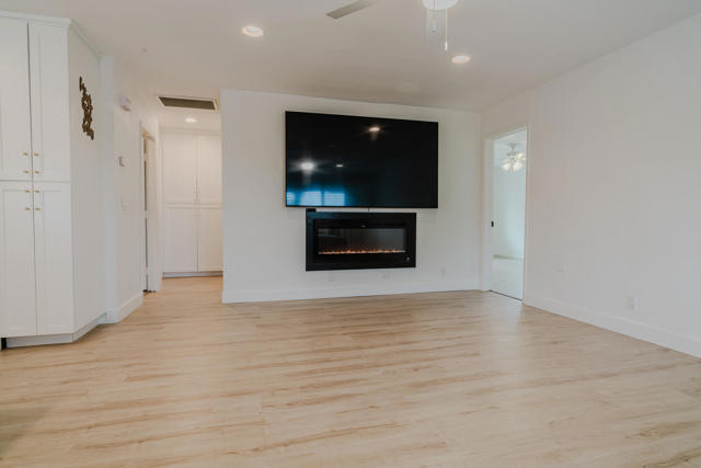 52801 Avenida Alvarado, La Quinta CA: https://media.crmls.org/mediaz/099d78db-80f6-48a4-a074-0debf46071b5.jpg