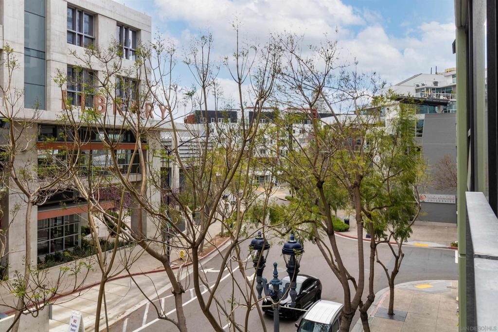 350 11th Ave - photo 18
